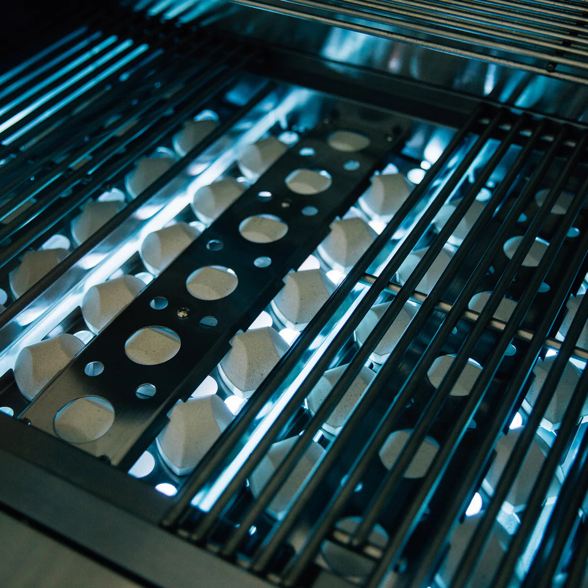 Summerset Sizzler Pro Series 32" 4-Burner Built-in Grill - Upper Livin