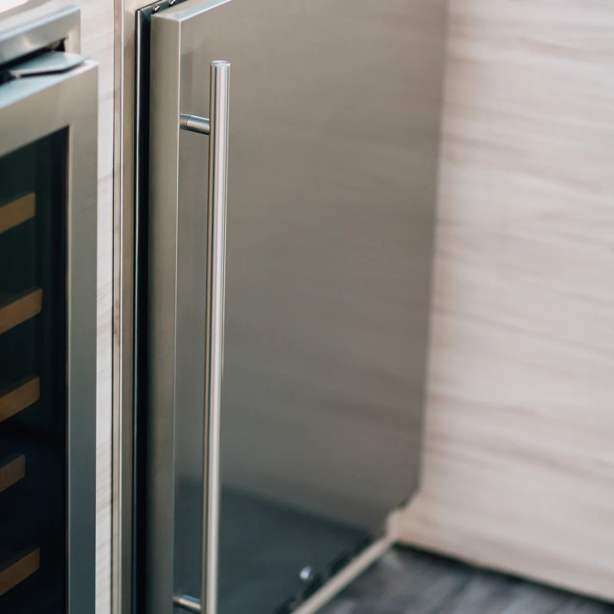 Summerset 24" 5.3c Outdoor Rated Built-in Refrigerator - Upper Livin