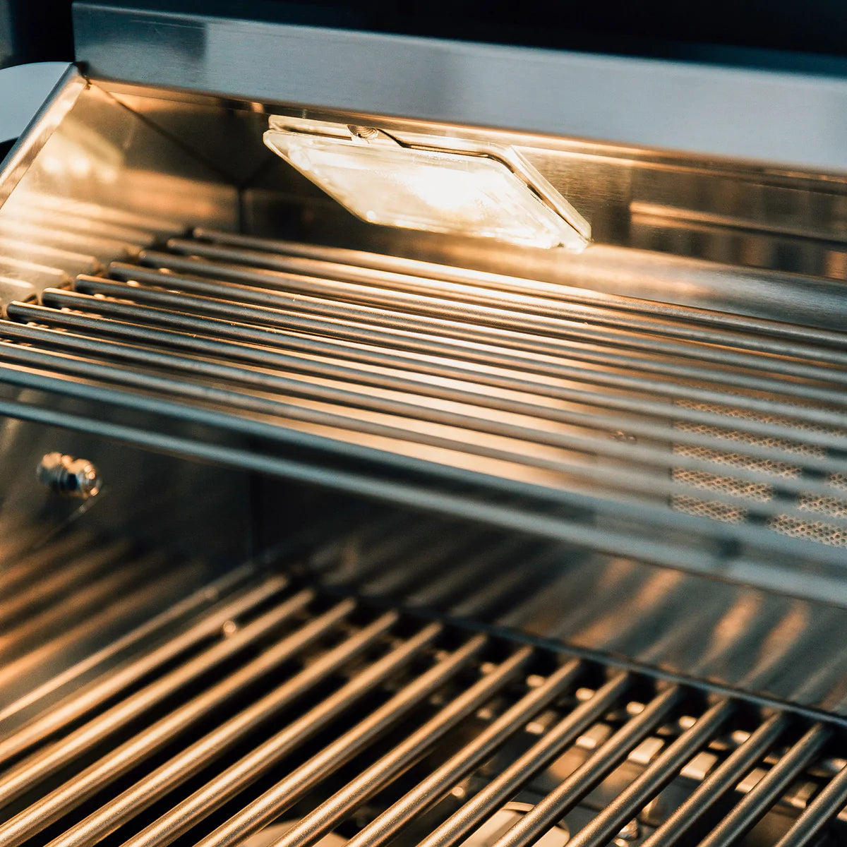 Summerset Sizzler Pro Series 32" 4-Burner Built-in Grill - Upper Livin